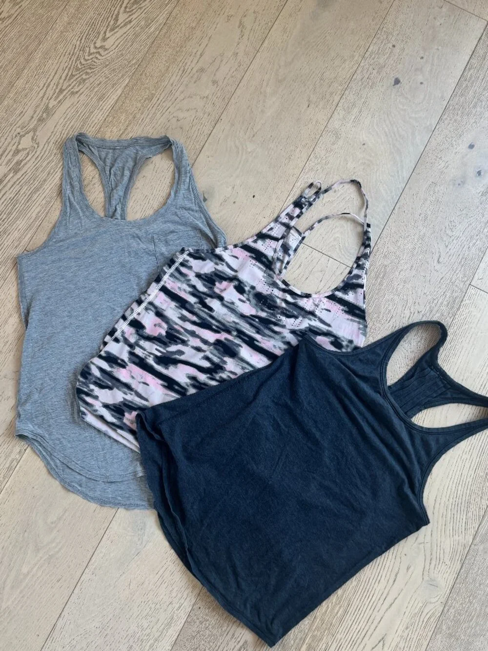 LOT Lululemon Workout Tops xx3  sz 6